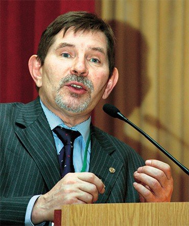 Доктор медицинских наук, профессор А. М. Чернявский, заместитель директора НИИПК им. акад. Е. Н. Мешалкина