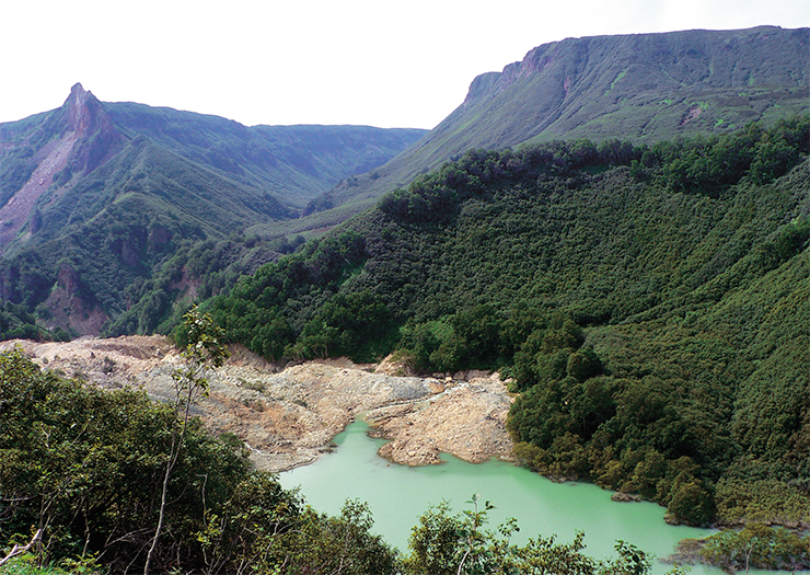 Having blocked the Geyser River, the mud flow contributed to the formation of a picturesque lake, which we tentatively called “Unexpected” Having blocked the Geyser River, the mud flow contributed to the formation of a picturesque lake, which we tentatively called “Unexpected”
