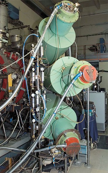 Neutral beam injectors of the GDT device