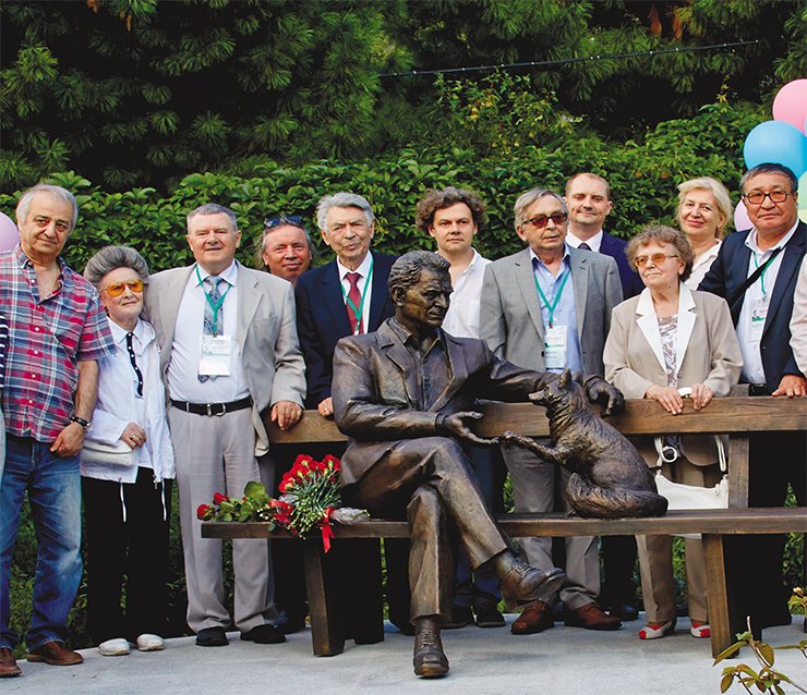 On August 7, 2017, on the occasion of Academician D. K. Belyaev 100th Anniversary, a memorial was unveiled. In the center of the memorial, there is a statue of the famous evolutionary geneticist, “shaking hands” with a domesticated fox – the object of his unique evolutionary experiment. Author of artistic concept: A. Kharkevich (Novosibirsk). Sculpted by K. Zinich (Krasnoyarsk) On August 7, 2017, on the occasion of Academician D. K. Belyaev 100th Anniversary, a memorial was unveiled. In the center of the memorial, there is a statue of the famous evolutionary geneticist, “shaking hands” with a domesticated fox – the object of his unique evolutionary experiment. Author of artistic concept: A. Kharkevich (Novosibirsk). Sculpted by K. Zinich (Krasnoyarsk)