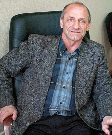 Получение сверхвысоких импульсных давлений и плотностей в веществе, его нагрев до «рентгеновских» температур, электрический взрыв, облучение материалов мощными потоками плазмы – эти и подобные физические эксперименты входят в исследование вещества при «экстремальном» энерговкладе. В ИСЭ СО РАН командой «экстремалов» руководит директор института, член-корреспондент РАН Н. А. Ратахин