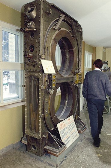 Первый ИЯФовский ускоритель на встречных пучках ВЭП-1 — уже музейный экспонат Первый ИЯФовский ускоритель на встречных пучках ВЭП-1 — уже музейный экспонат