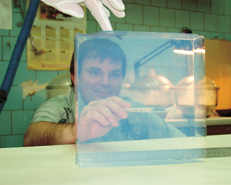 Senior researcher, Candidate of Physicomathematical Sciences E. A. Kravchenko is carefully cleaning the surface of an aerogel block before optical measurements Senior researcher, Candidate of Physicomathematical Sciences E. A. Kravchenko is carefully cleaning the surface of an aerogel block before optical measurements