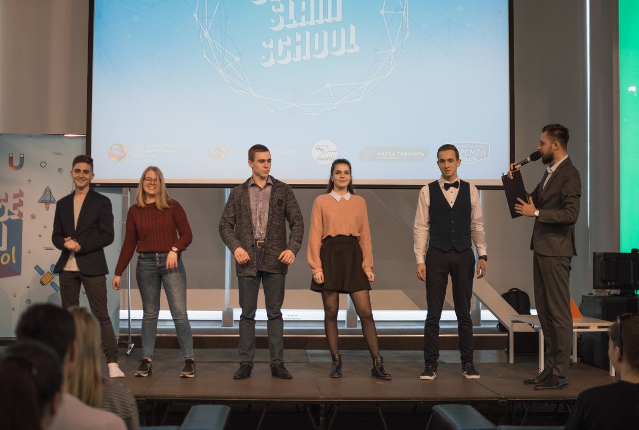 Участники первого Science Slam School в Новосибирске. Слева направо: Даниил Попов, Екатерина Печковская, Иван Церегородцев, Анастасия Кузнецова, Андрей Фишер. Фото предоставлено организаторами