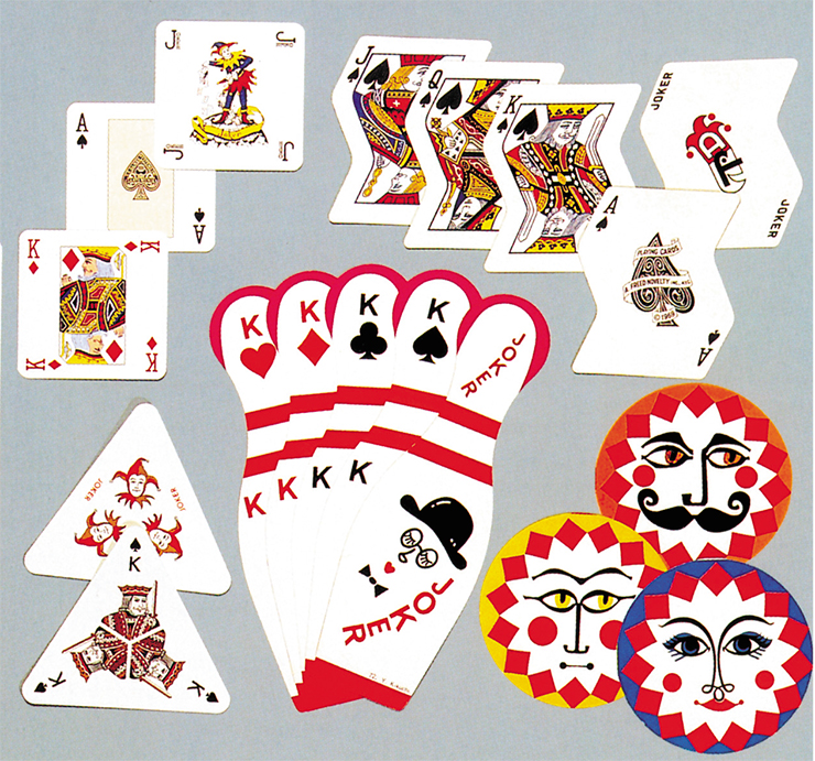 Various shapes of modern Japanese playing cards torampu Various shapes of modern Japanese playing cards torampu