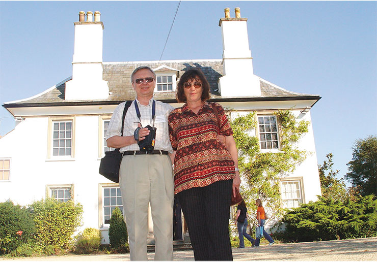 The Shchelkunovs, Sergei and Galina, at Edward Jenner’s House Museum in Berkeley (UK). September 2004. Photo from the author’s archive
