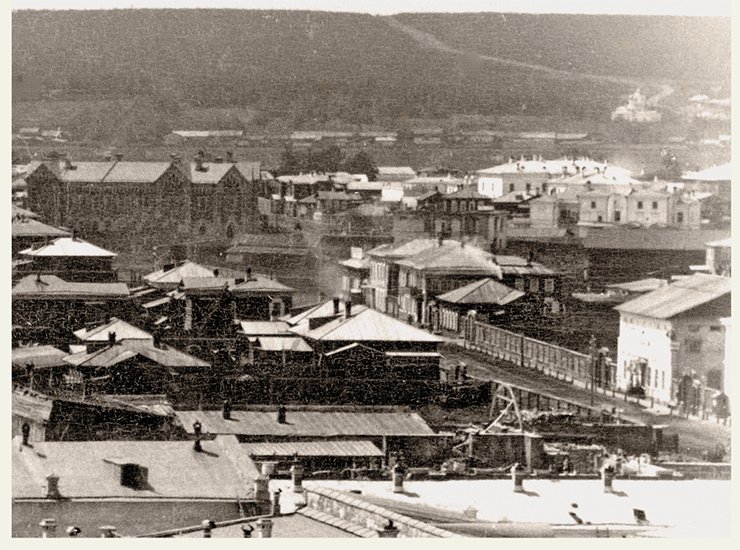A two-storied mansion of the former Basnins’ estate can be seen in the photo taken from the bell tower of the Annunciation Cathedral. Photo by N. A. Charushin, 1885—1890. Private collection A two-storied mansion of the former Basnins’ estate can be seen in the photo taken from the bell tower of the Annunciation Cathedral. Photo by N. A. Charushin, 1885—1890. Private collection