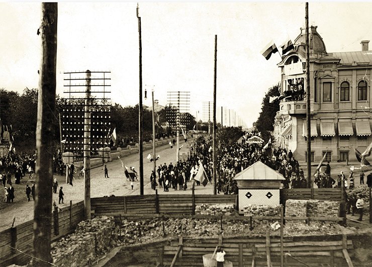 The Alexandrovskaya street during the days of celebration of the 100th anniversary of the Battle of Borodino. Ivanovo-Voznesensk. 26 August 1912 The Alexandrovskaya street during the days of celebration of the 100th anniversary of the Battle of Borodino. Ivanovo-Voznesensk. 26 August 1912