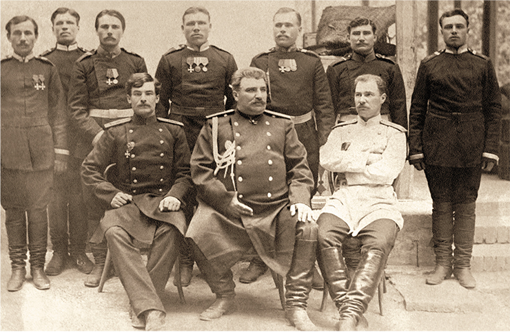 Participants of the Second Tibetan Expedition (1883–1885). Sitting (from left to right): P.K. Kozlov, N.M. Przhevalskii, and V.I. Roborovskii, 1888. Kozlov Memorial Apartment and Museum (St. Petersburg)
