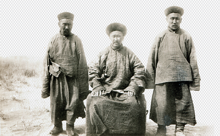 Сановный гость П. К. Козлова – Хагоучин-торгоут-Даши-бэйлэ, полное название титула местного управителя у торготоутов, со своими чиновниками. 1908 г. Архив РГО. Ф. 18. Оп. 7. Д. 1126 Сановный гость П. К. Козлова – Хагоучин-торгоут-Даши-бэйлэ, полное название титула местного управителя у торготоутов, со своими чиновниками. 1908 г. Архив РГО. Ф. 18. Оп. 7. Д. 1126