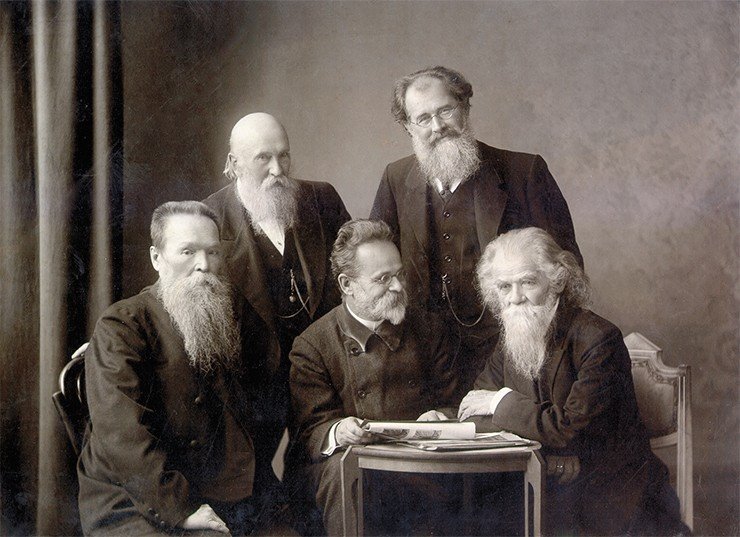 Томский меценат П. И. Макушин (первый слева) на встрече местной интеллигенции с общественным деятелем и ученым Н. А. Морозовым (в центре). Томск, 1915 г. Томский меценат П. И. Макушин (первый слева) на встрече местной интеллигенции с общественным деятелем и ученым Н. А. Морозовым (в центре). Томск, 1915 г.